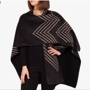Ike Behar Super Soft Reversible Western Tribal Boho Print Shrug